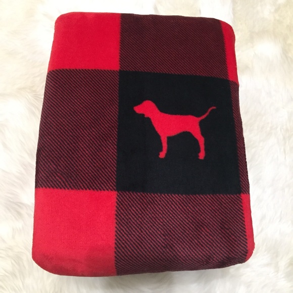VS PINK Sherpa Blanket Red Black Plaid Perfect Valentine's Day Present NWT - Picture 11 of 13